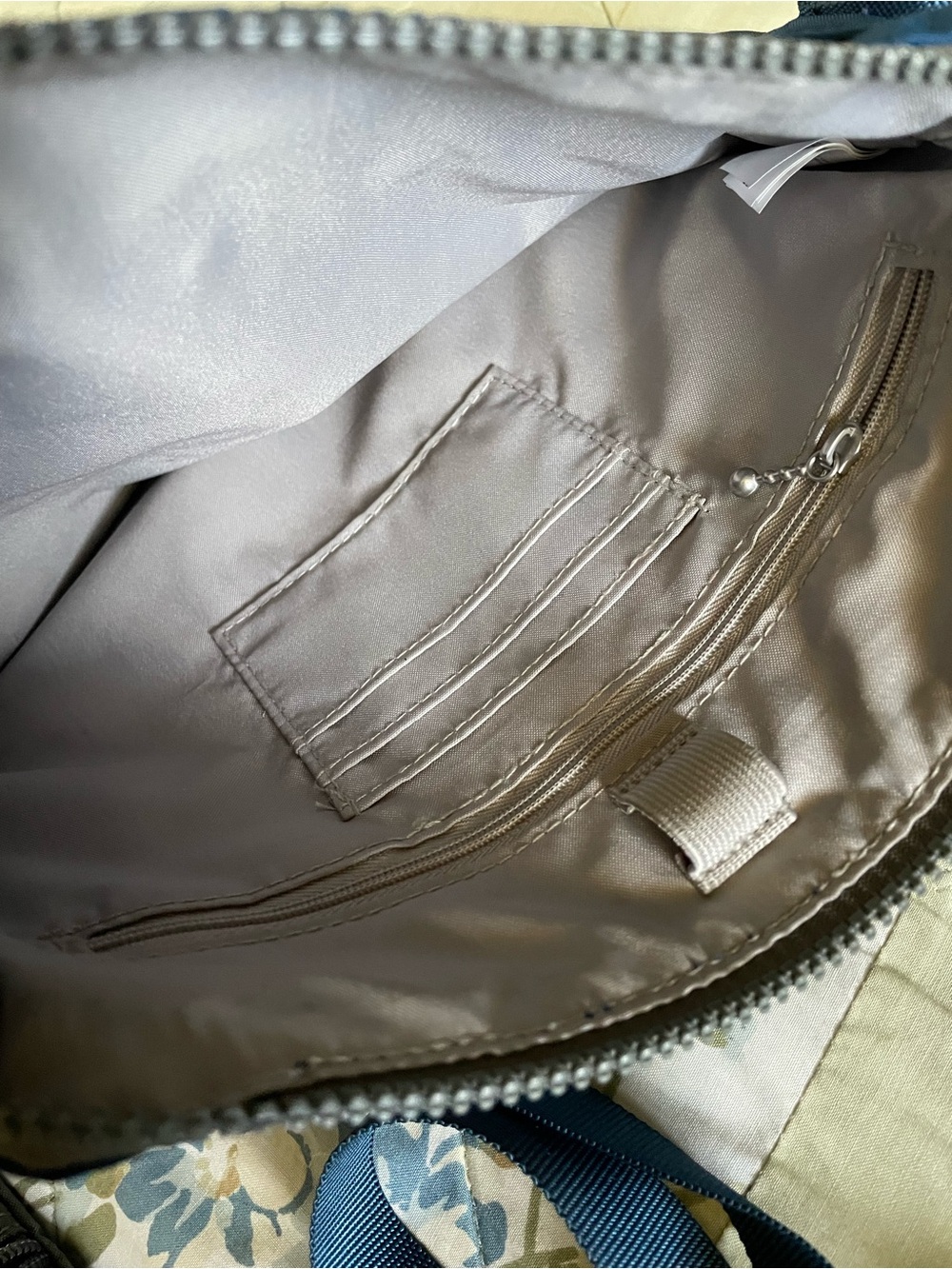Baggallini bags/Crossbody bags - Picture 12 of 12